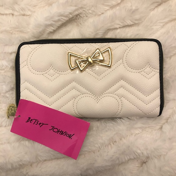 NWT Betsey Johnson Cream and Black Wallet - Picture 1 of 8